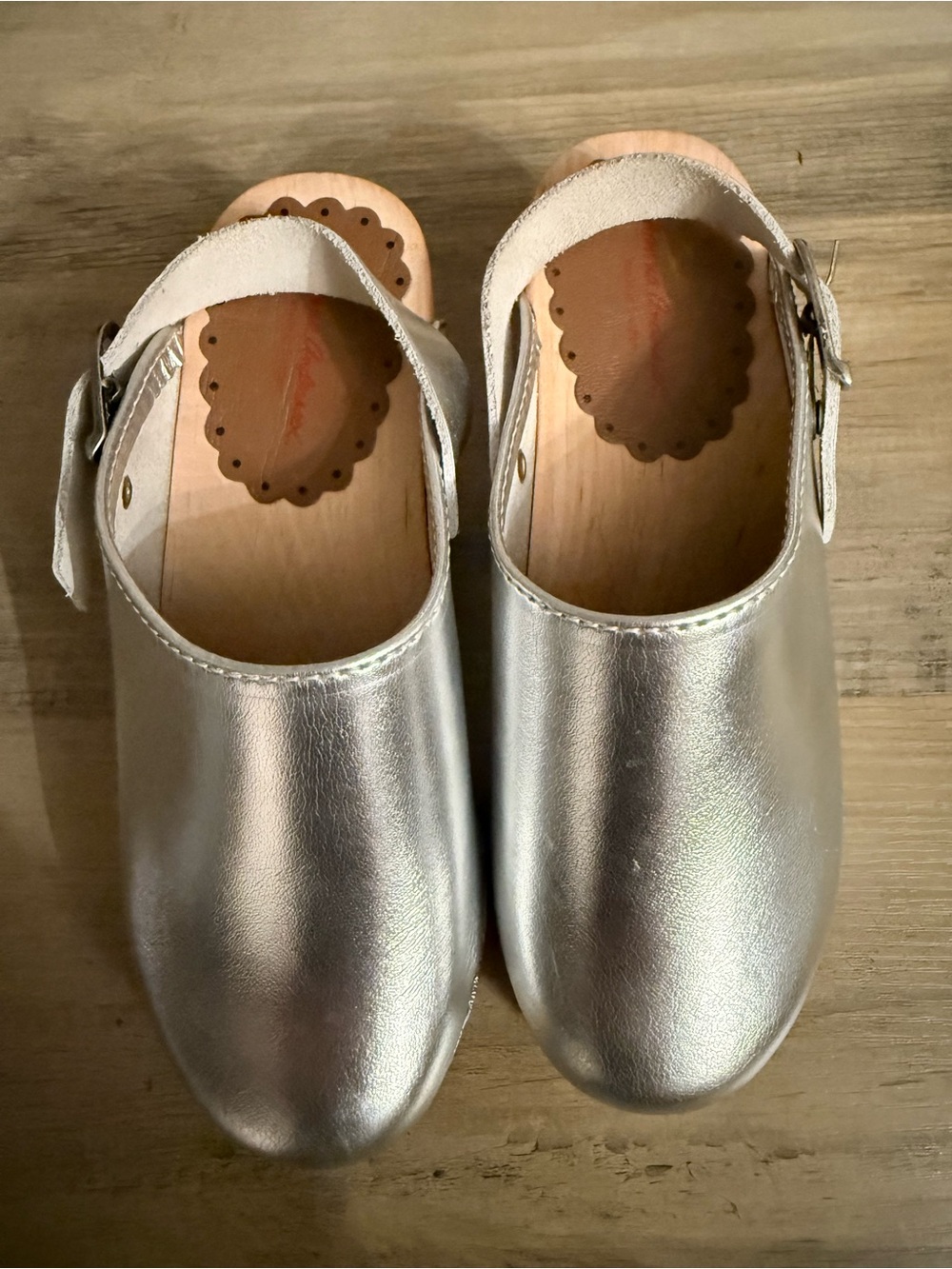 Hanna Andersson hand crafted Silver Kids Leather Clog Sandals - size 30